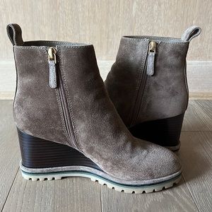 Tory Burch women’s brown suede wedge booties size 7.